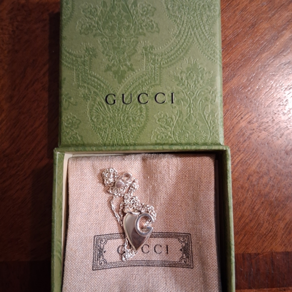 Elegant Silver Heart Necklace - Picture 7 of 8
